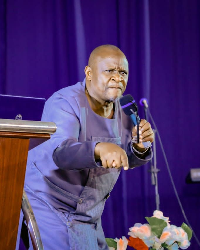 Apostle Dr. Felix Mukonowengwe preaching